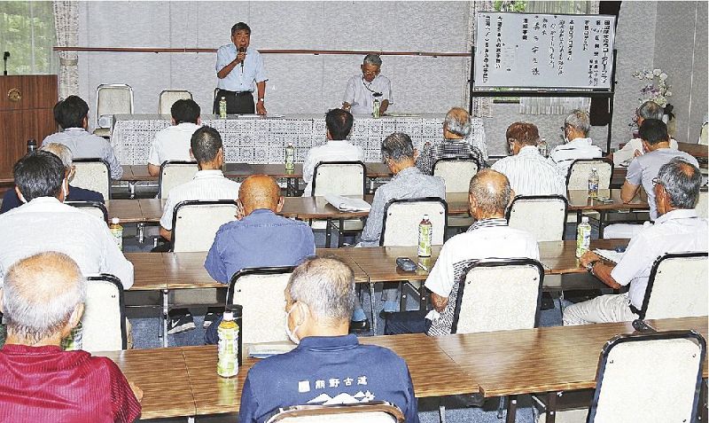 田辺祭の今後について考える保存会の会合（和歌山県田辺市東陽の闘雞神社で）