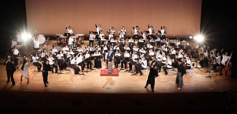 約７０人の大編成で繰り広げた、「弁慶記」吹奏楽プロジェクト演奏会（和歌山県田辺市新屋敷町で）