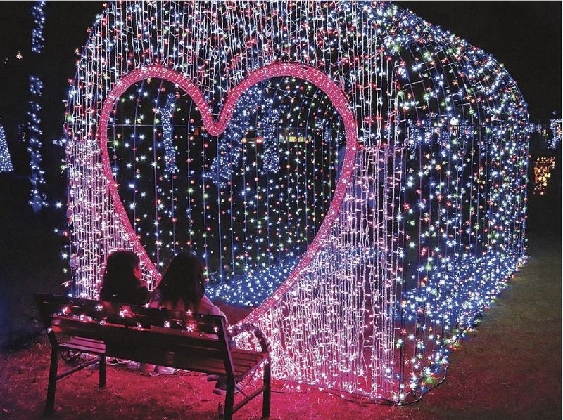 フォトスポットとして人気のハート形のトンネル（和歌山県串本町くじの川で）