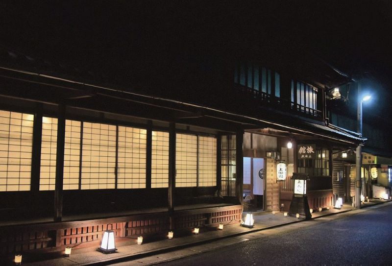 龍神温泉街を彩る灯籠（和歌山県田辺市龍神村龍神で）