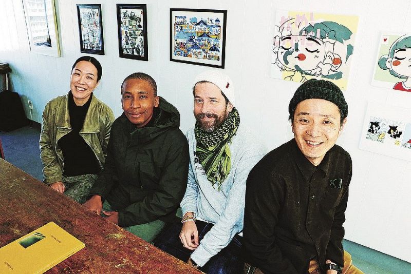 作品展をＰＲする白浜町在住の芸術家４人（和歌山県白浜町で）