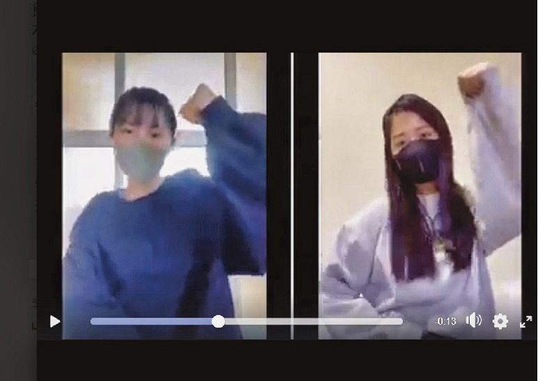 フェイスブックでダンスを披露するサポーターズリーダー部の生徒