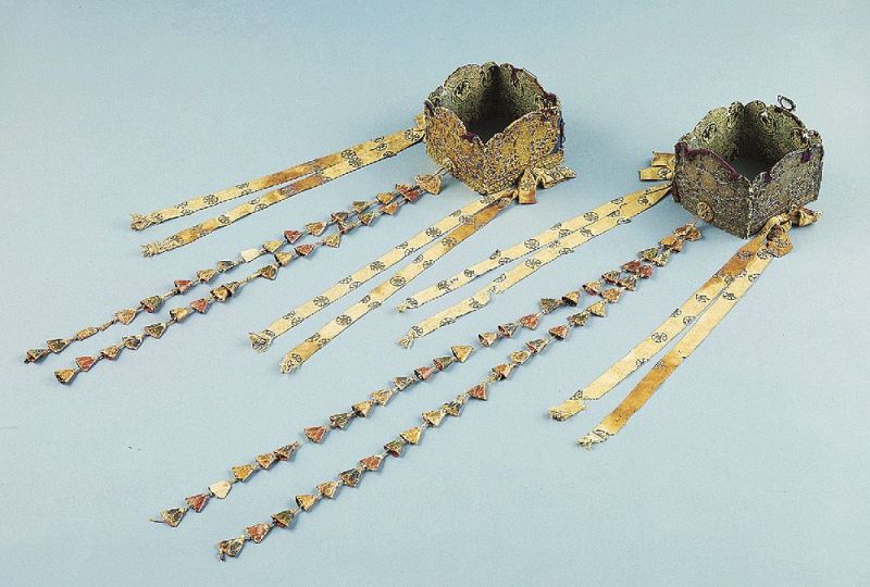 重要文化財「金宝冠・銀宝冠（灌頂道具類のうち）」（龍光院、金宝冠【前期】・銀宝冠【後期】）