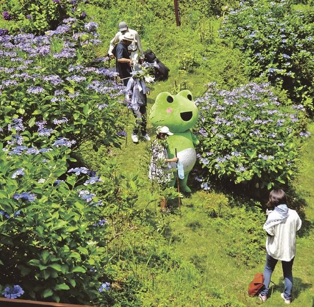 町のキャラクター「カッくん」も来場者を出迎えた（和歌山県印南町印南原で）