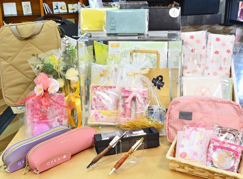 春雑貨や筆記具の一例