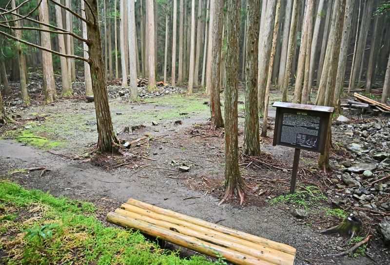 和歌山県が発掘調査に取り組んだ熊野古道沿いの道湯川集落跡（和歌山県田辺市中辺路町で）