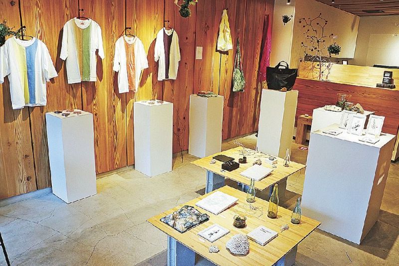 地元作家によるアートや雑貨、菓子の魅力を伝える企画展（和歌山県田辺市湊で）