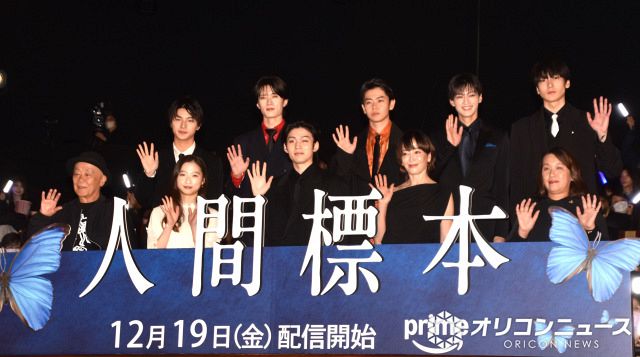 Amazon MGM『人間標本』プレミアイベントに登壇した（前列左から）廣木隆一監督、伊東蒼、市川染五郎、宮沢りえ、湊かなえ氏、（後列左から）荒木飛翔、山中柔太朗、黒崎煌代、松本怜生、秋谷郁甫 （C）ORICON NewS inc.