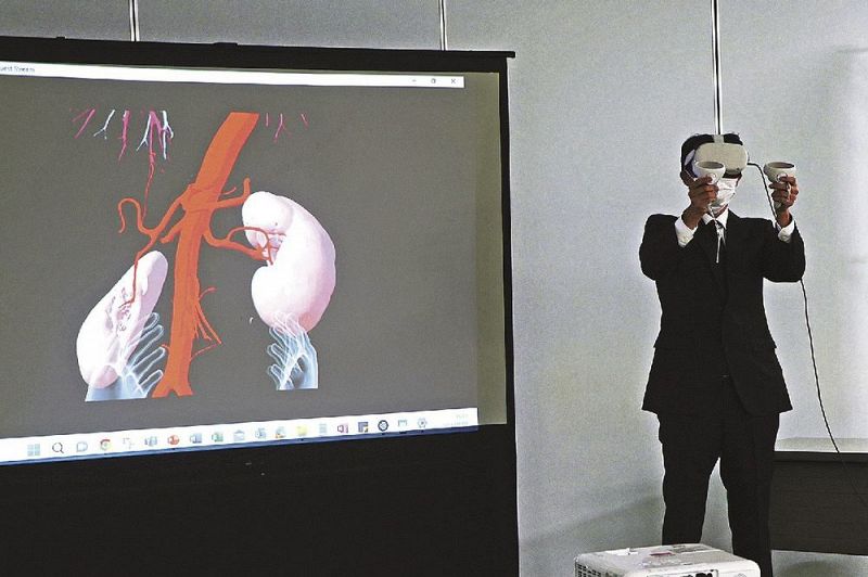 和歌山県立医科大学が医学教育に導入したＶＲ教材（和歌山市で）