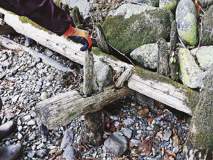 ほぞ穴が開けられた控えぐいの先端