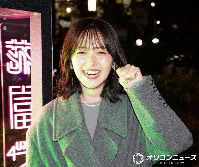 新宿のイルミに大興奮の様子をみせた鈴木愛理 （C）ORICON NewS inc.