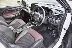 装備が充実したフロンクスの運転席。内装の仕上げも丁寧だ