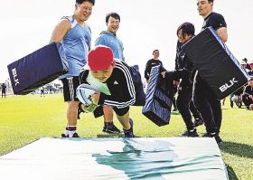 ロケットが縁、串本町でキャンプ　ラグビー清水建設江東ＢＳ、児童と交流も　和歌山