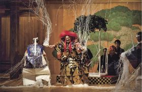 闘雞神社で田辺薪能　「土蜘蛛」など上演