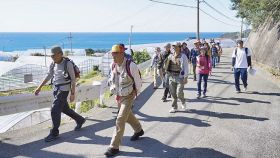 輝く海に心弾む　切目から千里へ　歴史感じ歩く道／湯川優史