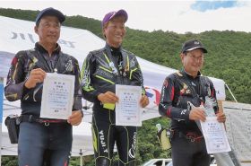 古座川でアユ釣り王座決定戦　高橋さんが２連覇