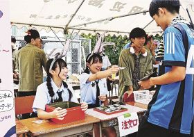 思い出の一ページ、笑顔で／文化祭盛り上がる／田辺中・高／神島高