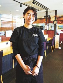 がんばってます／小林采由〈こばやし　あゆ〉さん（１９歳）／田辺市新庄町　ステーキテキサス