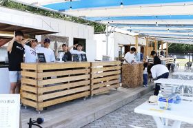 扇ケ浜に海の家２店オープン　和歌山・田辺、関大生はハワイ料理提供