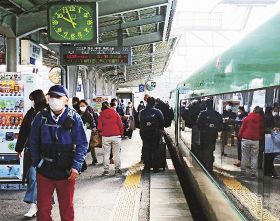 静かに「ただいま」　コロナ禍で帰省まばら